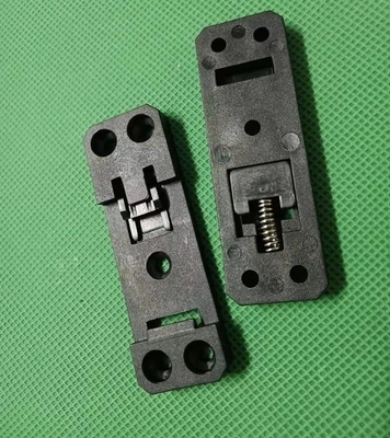 클립 장착대를 35 밀리미터 딘 레일 홀더 RB-235에 탑재하는 25 밀리미터 폭 플라스틱 나일론 딘 레일